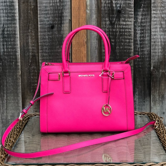 Michael Kors Handbags - NWT Michael Kors md Dillon ultra pink handbag